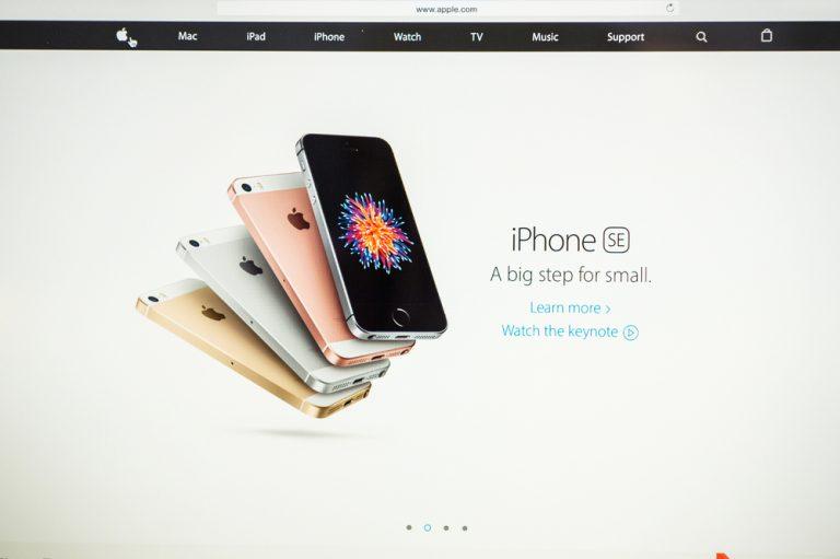 New iPhone SE helps Apple revenues beat expectations