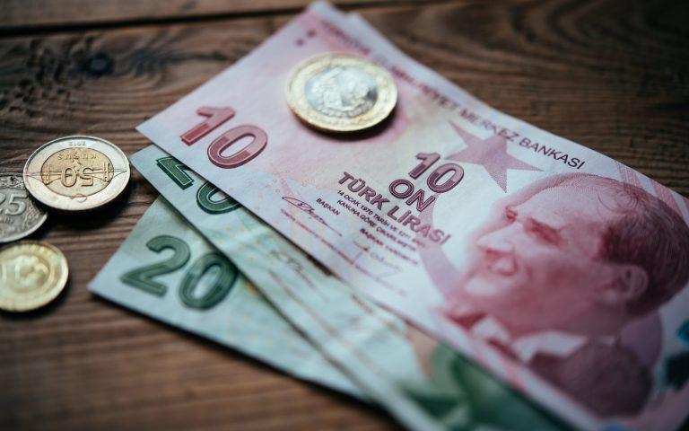 Lira crisis: Turkish central bank takes action