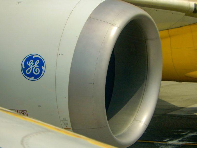 General Electric reveals loss, shares plunge 8%