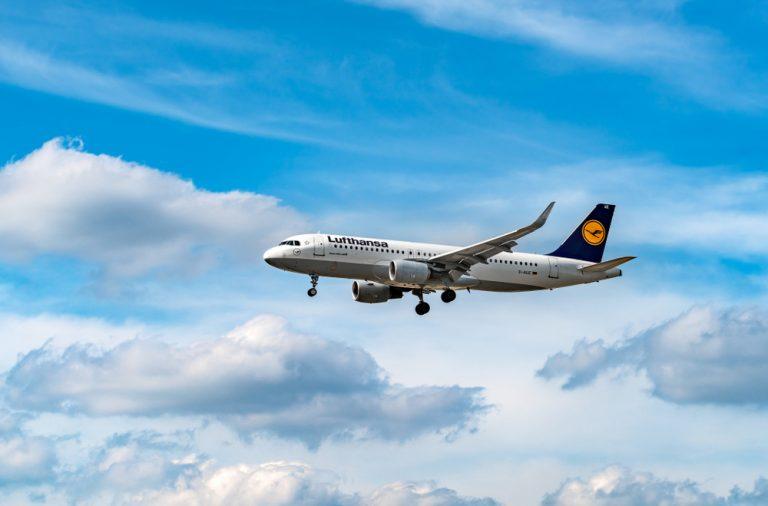 Lufthansa issues wary outlook amid price difficulties