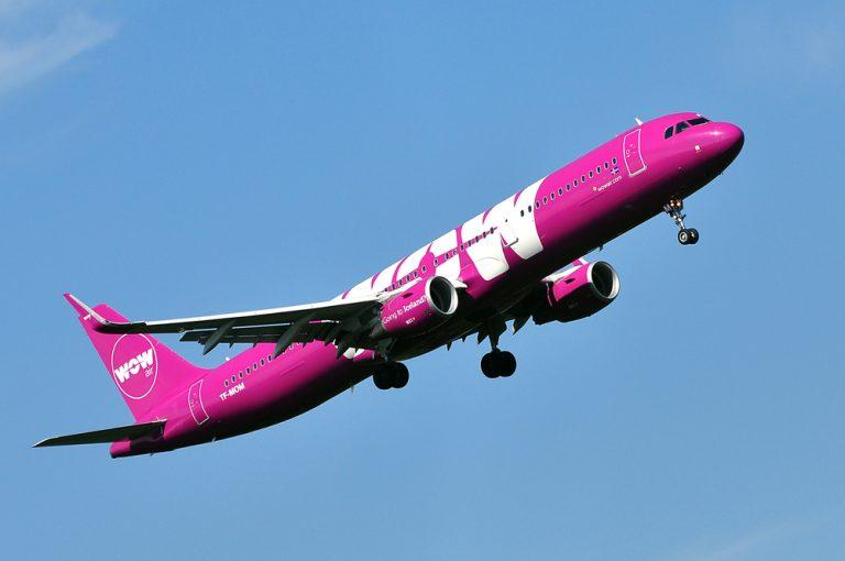 WOW Air suspends flights amid financial difficulties