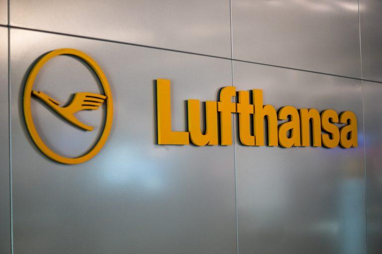 Lufthansa posts operating loss as fuel costs rise