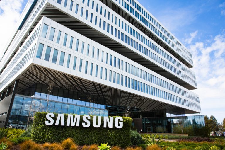 Samsung operating profits sink due to challenging economic conditions
