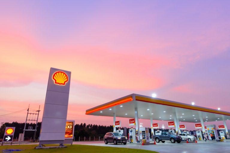 Royal Dutch Shell profits dive, blames lower energy prices