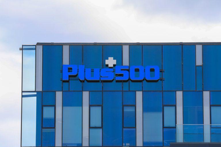 PLUS500 remain confident as trading volumes rise