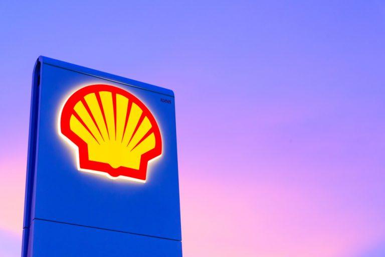 Royal Dutch Shell cuts dividend