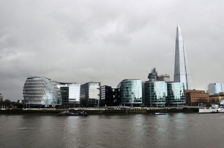 FTSE retreats nearly 100 points on gloomy European economic forecast