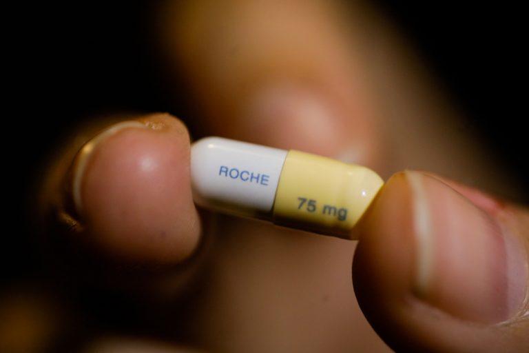 Roche shares unfazed by supply chain failures