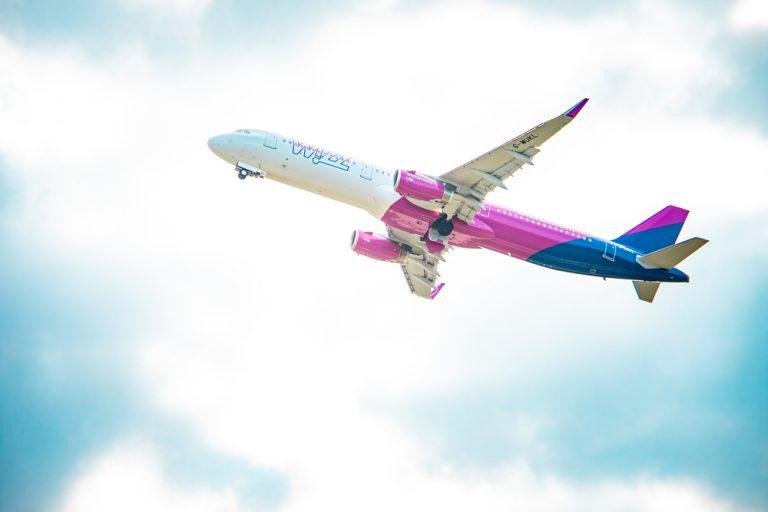 Wizz Air swings to loss after 70% passenger plunge