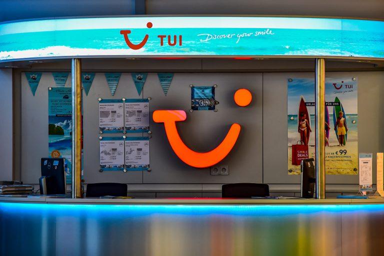 Tui sinks to €3bn loss