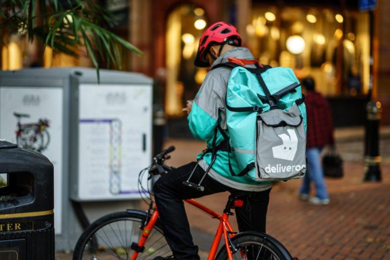 Deliveroo narrows flotation price range as fund managers express concerns