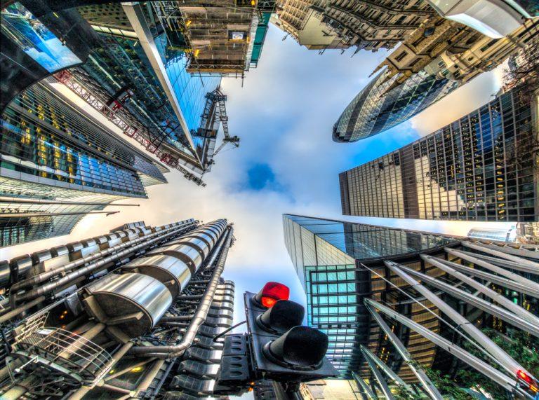 FTSE 100 continues to struggle with getting back to 7,000