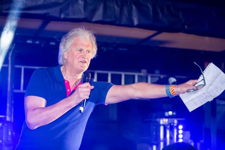 Wetherspoon chief calls for visa scheme as UK pubs deal with staff shortages