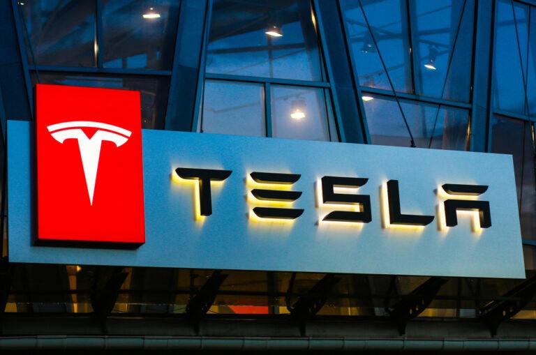Tesla shares sink as European sales crash