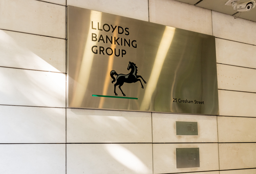 Lloyds share price an opportunity for long term investors UK