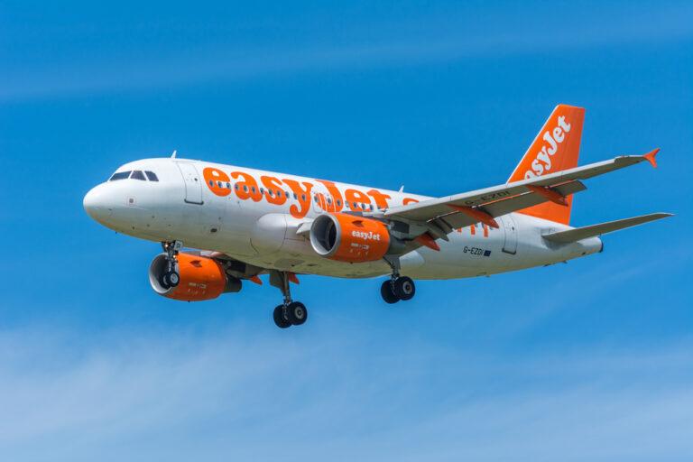 EasyJet reports £535m loss as it awaits holiday influx