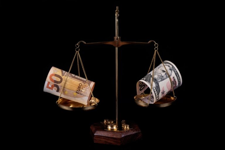 Euro falls against the dollar as European energy crisis bites