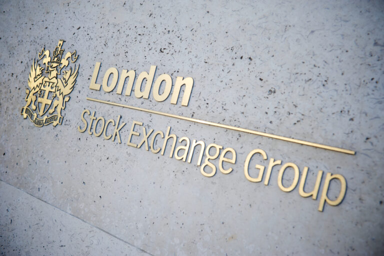 FTSE 100 slips despite upbeat Lloyds and Barratt Redrow update