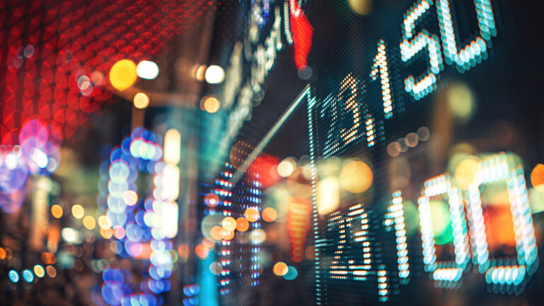 Trading strategies: Comparing fundamental and technical analysis