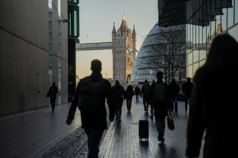 UK job market mixed as vacancies drop while wages rise